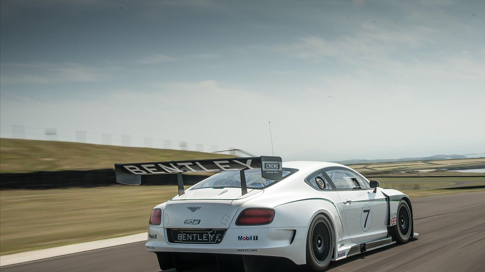 赛场之外运动员公益行动频频传递正能量引人关注,运动员公益广告